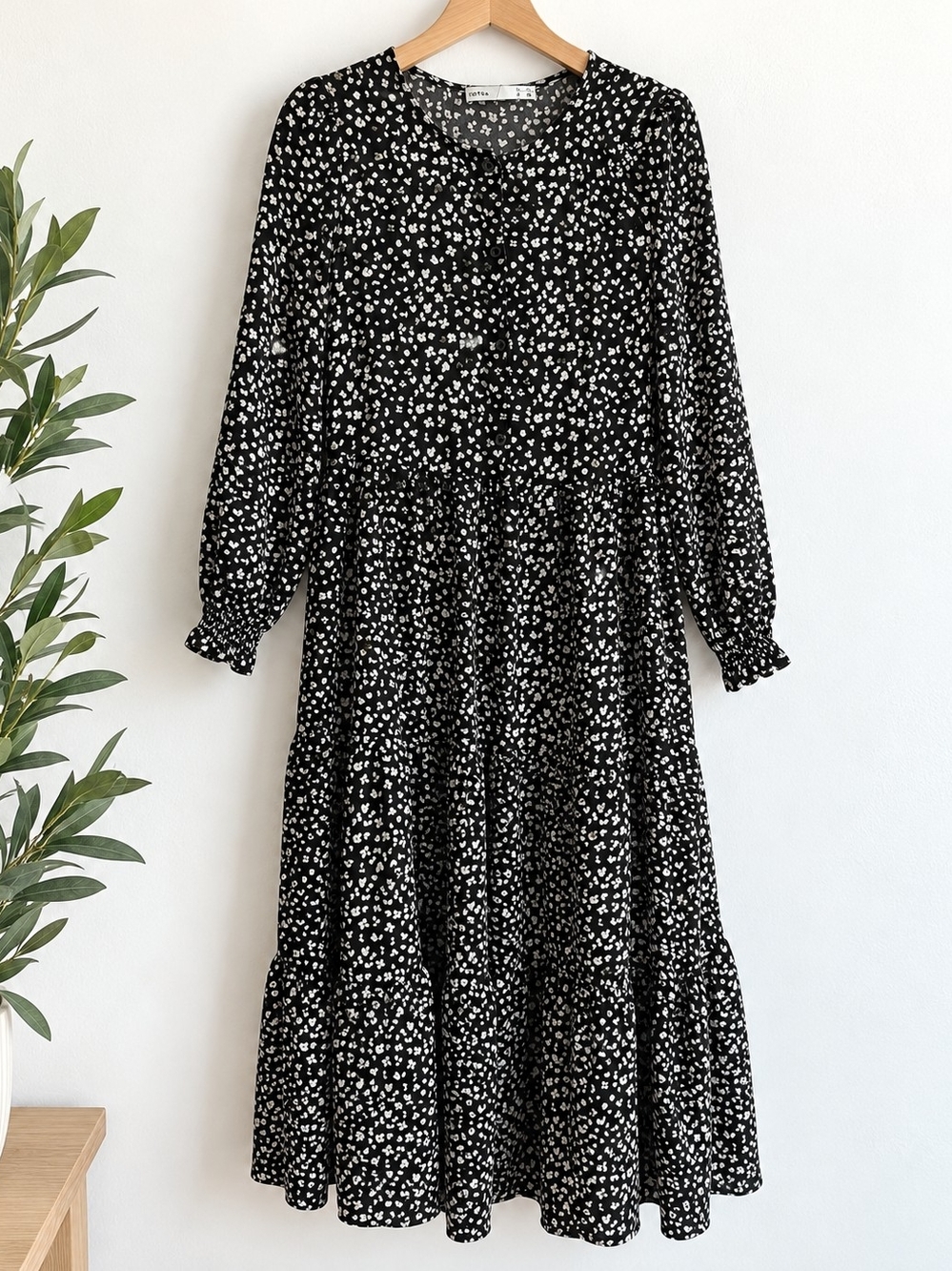Black & White Floral Tiered Midi Dress - (Brand: Lefties )